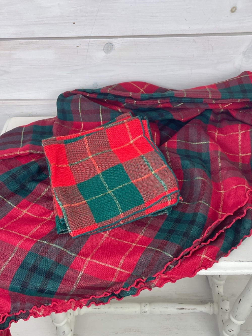 Vintage Red Green Plaid Christmas Tablecloth and 6 Napkins